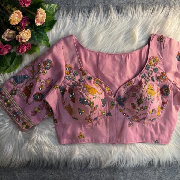 MOTIVES WITH MULTI MIRROR WORK BLOUSE ♥️